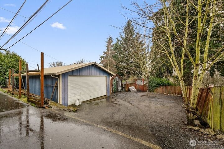 Property Photo:  4618 S 3rd Avenue  WA 98203 