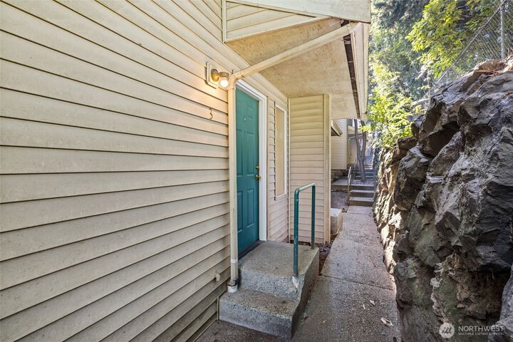 Property Photo:  8512  242nd Street SW 3  WA 98026 