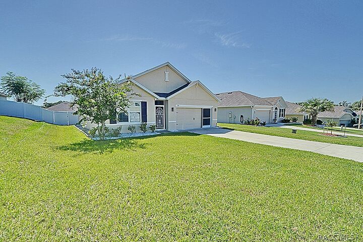 Property Photo:  320 W Runyon Loop  FL 34465 