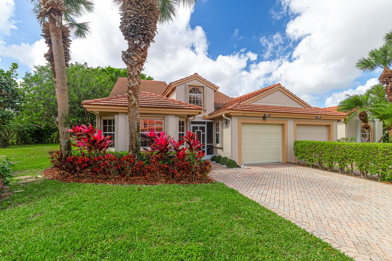 Property Photo: 7540 Diamond Pointe Circle FL 33446
