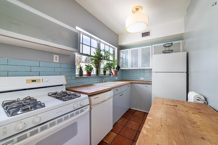 Property Photo: 758 Meridian Avenue 8 FL 33139