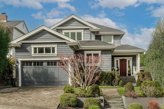 Property Photo:  638 Oregon Avenue  CA 94402 