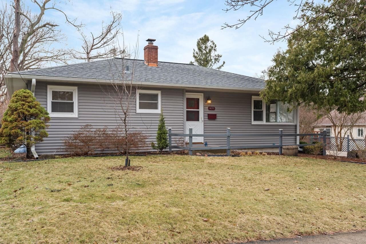 Property Photo: 470 Woodside Terrace WI 53711