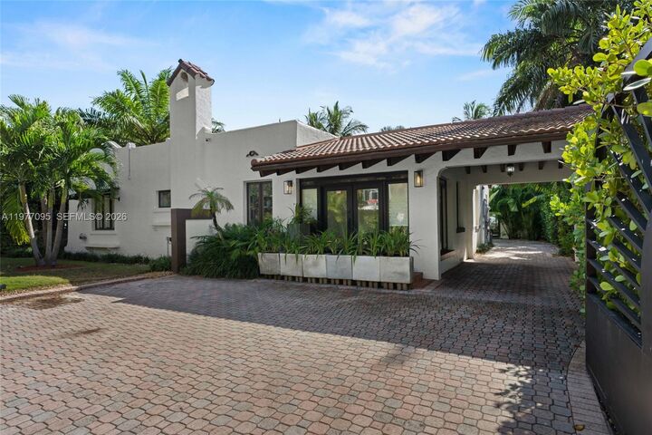 Property Photo:  1028 NE 84th St  FL 33138 