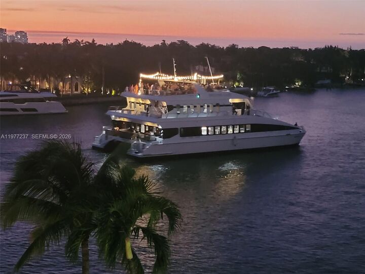 Property Photo:  5700 Collins Ave 5L  FL 33140 