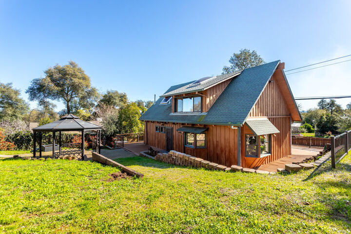 Property Photo:  18376 Utility Avenue  CA 96007 