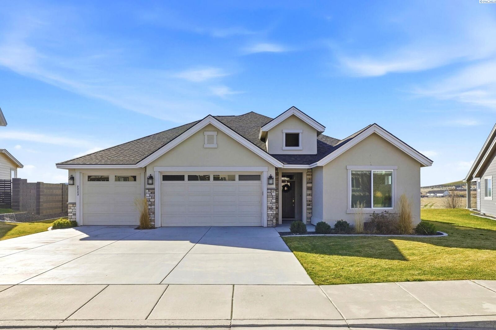 Property Photo:  2243 Legacy Lane  WA 99352 