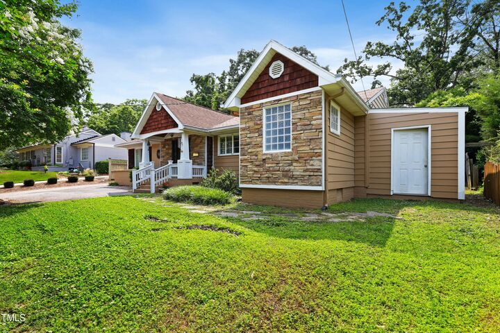 Property Photo: 821 Woodburn Road NC 27605