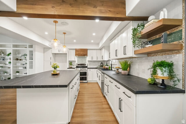 Property Photo:  16 W 780 S  UT 84014 