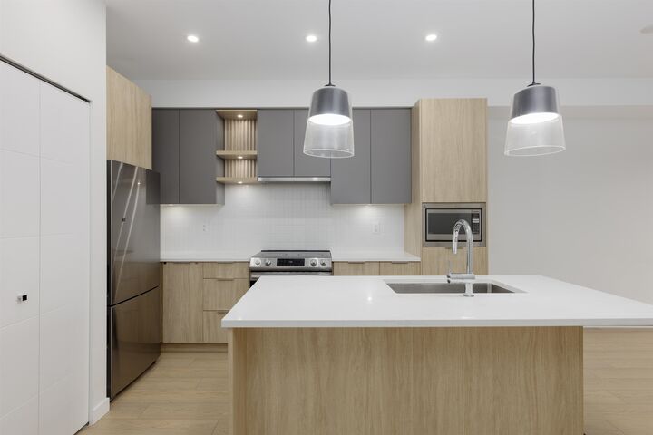 Property Photo: 20695 Eastleigh Crescent 304 BC V3A 0P7