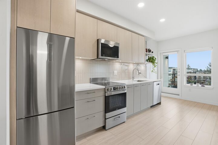 Property Photo: 10777 138 Street 604 BC V3T 0T5