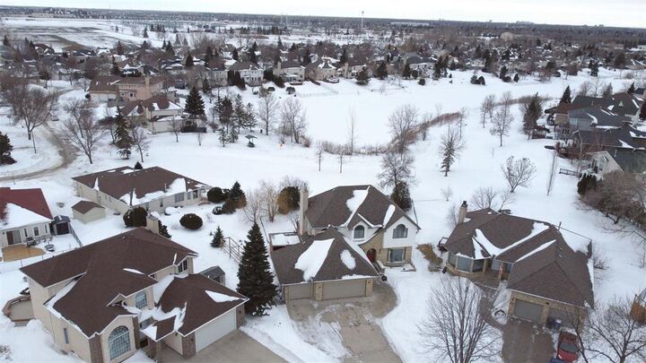 Property Photo:  24 Bluestem Cove  MB R2J 4C7 