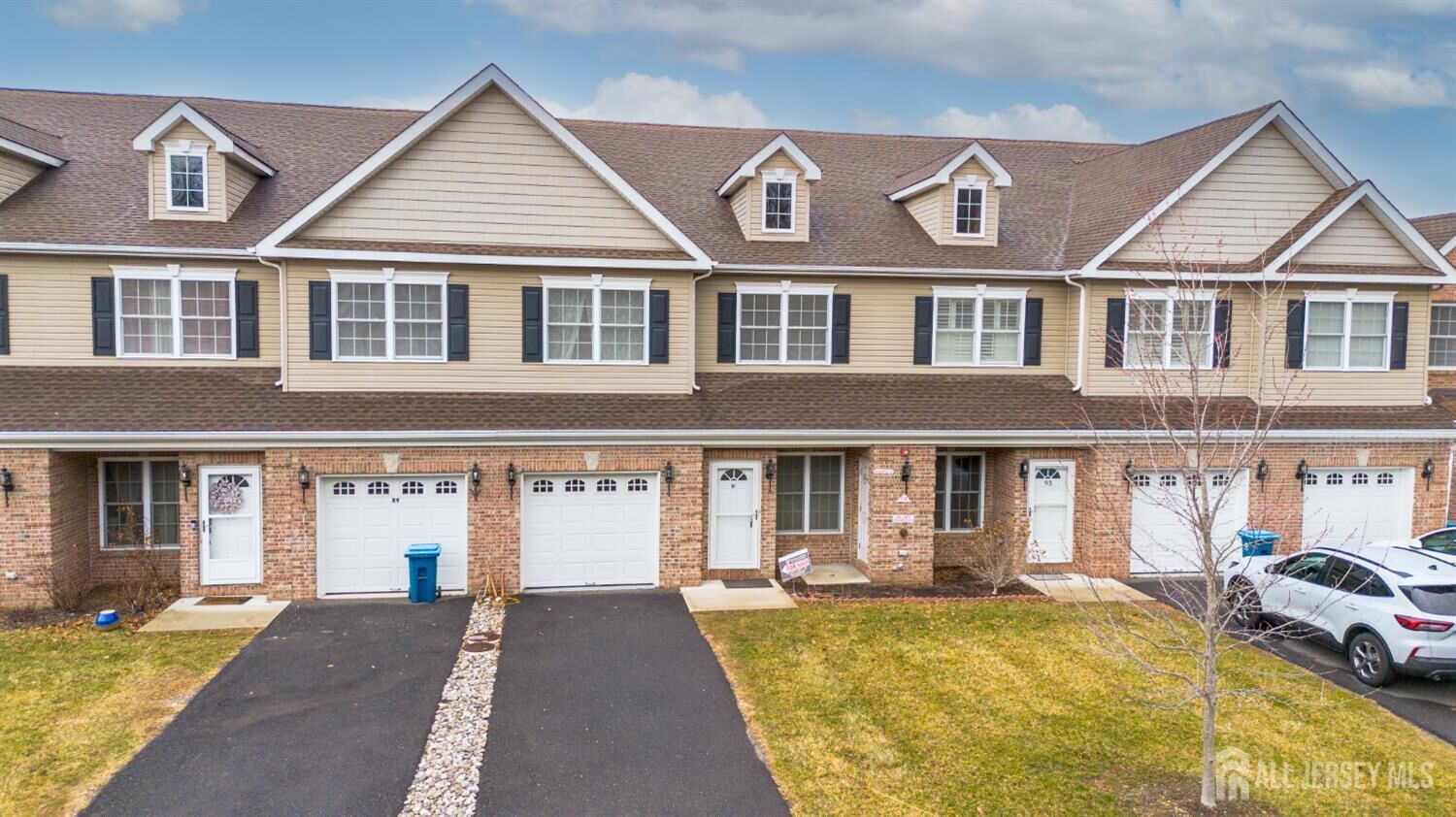 Property Photo:  91 Morgan Way  NJ 08831 