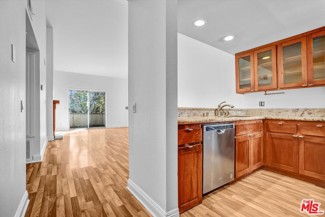 Property Photo:  645 Chestnut Ave  CA 90802 