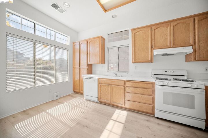 Property Photo:  1759 Laurelgrove Ln  CA 95376 