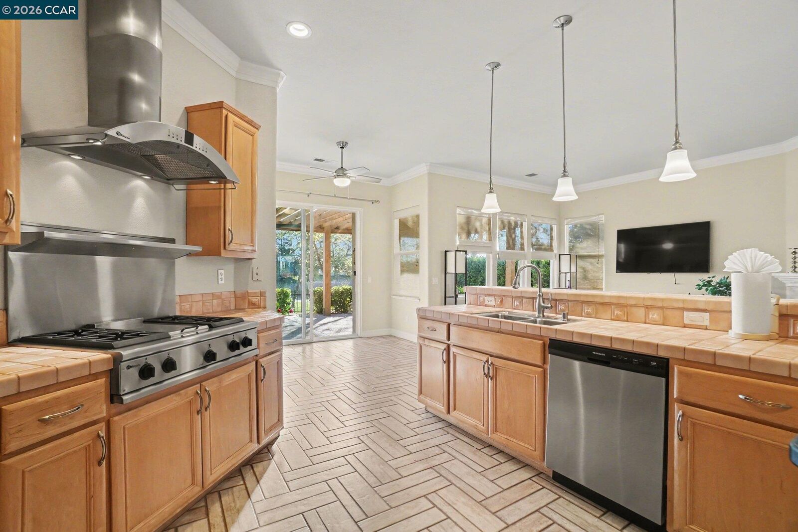 Property Photo: 208 Summerset Dr CA 94513