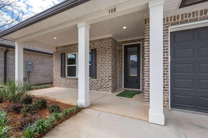 Property Photo: 108 Owen Street FL 32578