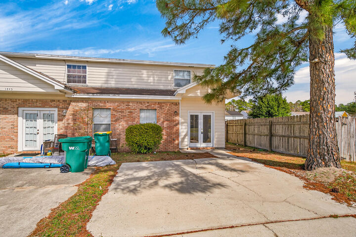 Property Photo: 1847 Whispering Oaks Lane FL 32547