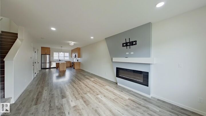 Property Photo: 5715 Hawthorn Common SW Main AB T6X 2L5