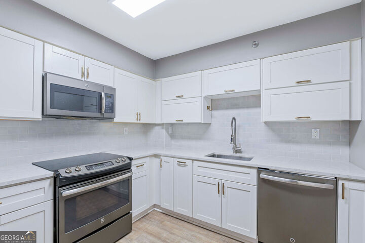 Property Photo: 2870 Pharr Court South NW 2401 GA 30305