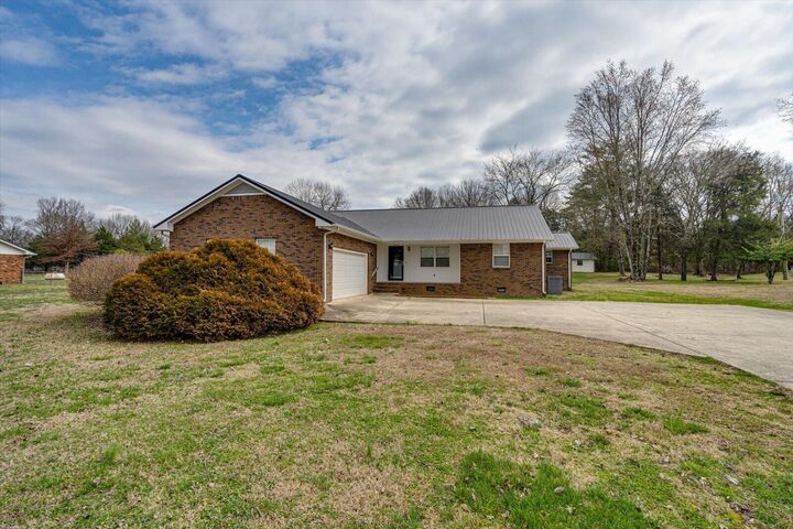 Property Photo: 1895 Shellmound Road TN 37347