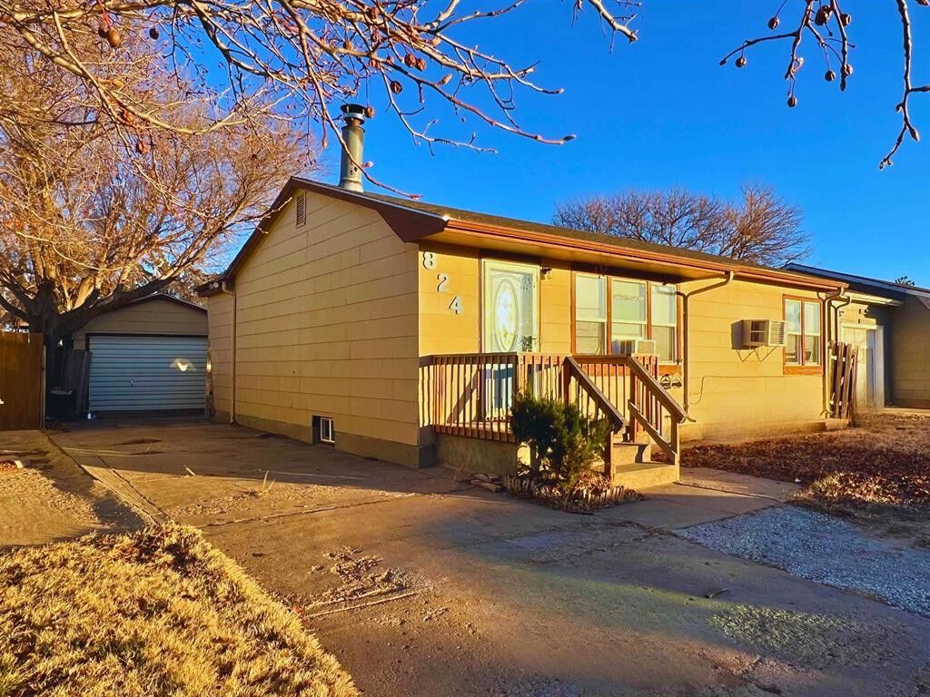 Property Photo:  824 Westlawn Drive  KS 67801 