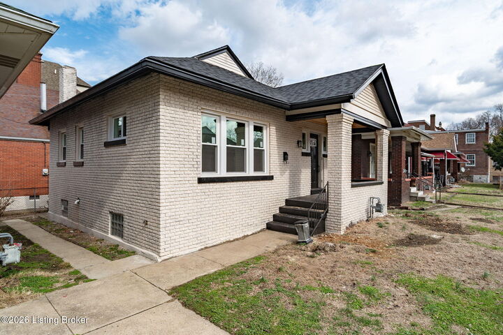 Property Photo:  3 Eutropia Ct  KY 40208 