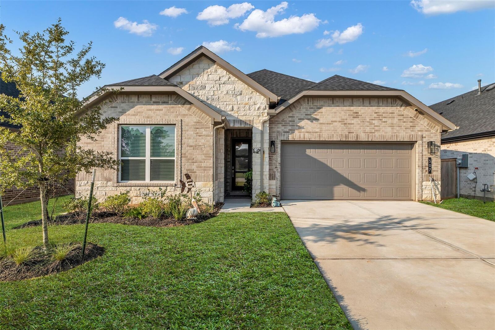 Property Photo:  307 Springfield Terrace  TX 77304 