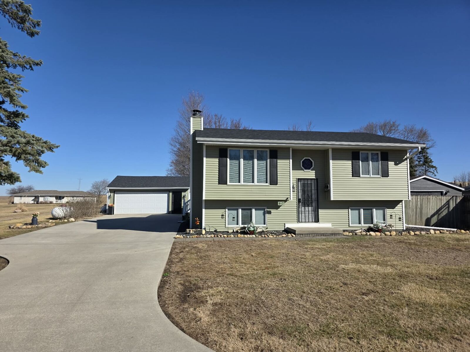 Property Photo:  917 Streeter Street  IA 50135 