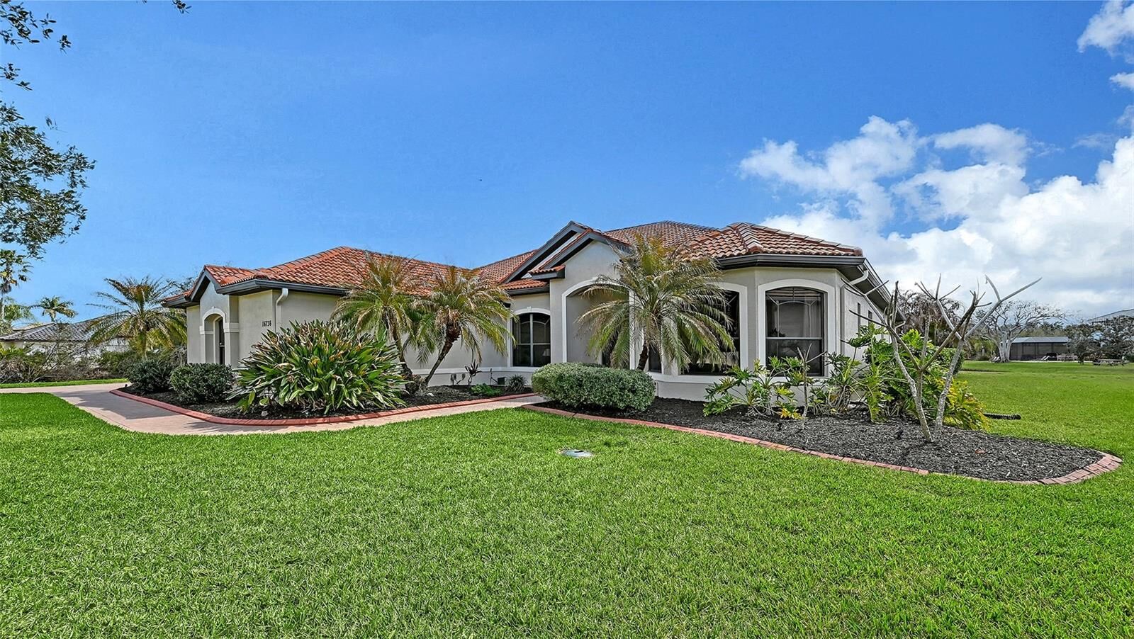 Property Photo: 16736 4th Avenue NE FL 34212