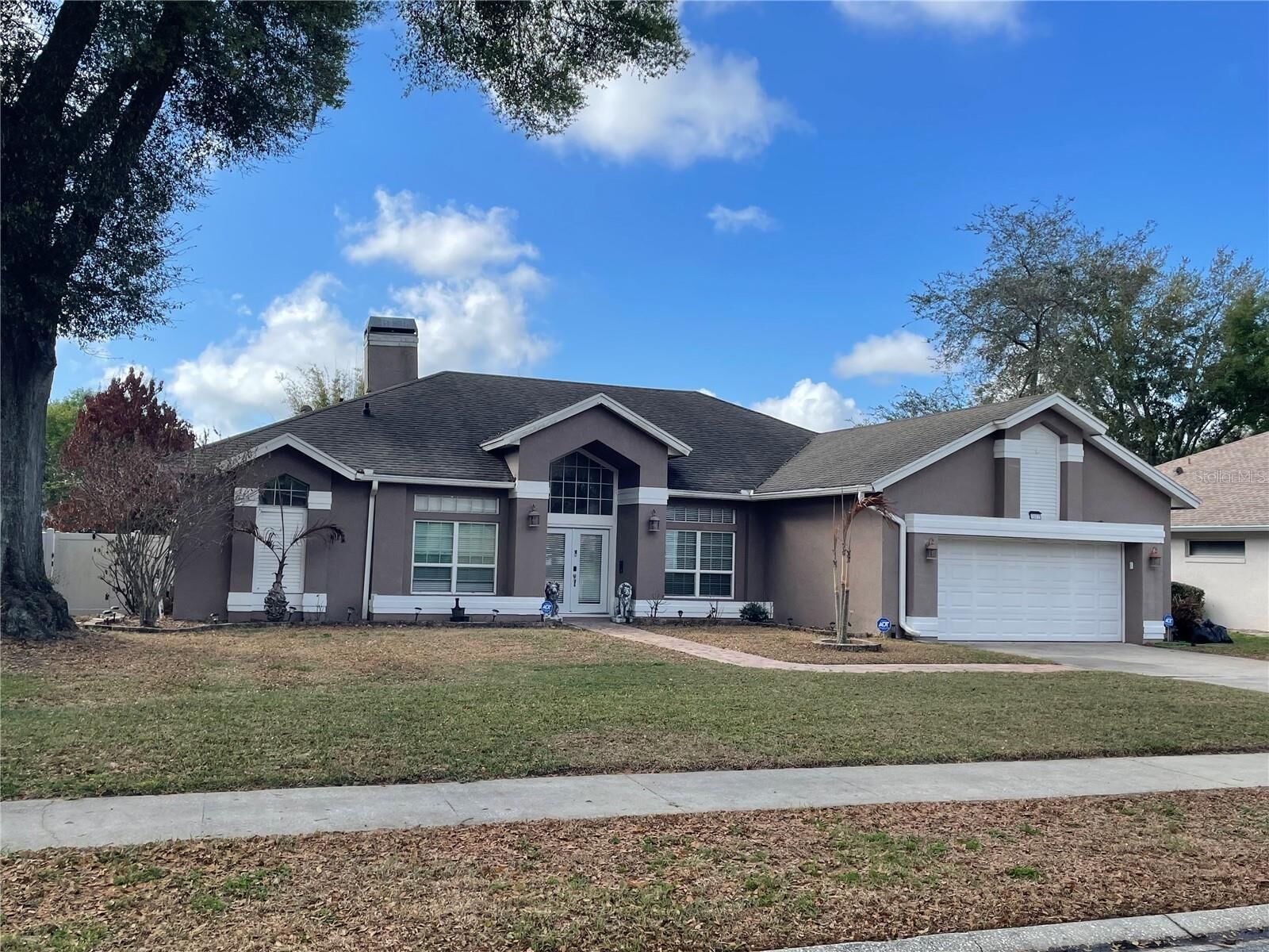 Property Photo:  1007 Featherstone Circle  FL 34761 