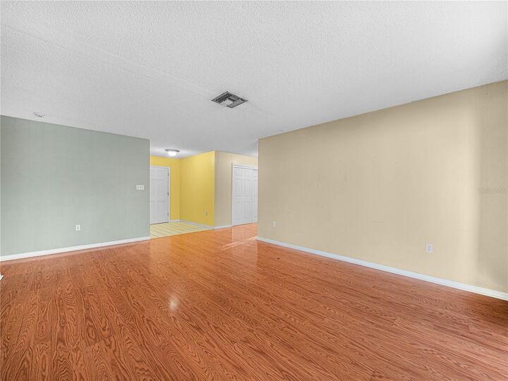 Property Photo:  2610 Sprucewood Lane  FL 33563 