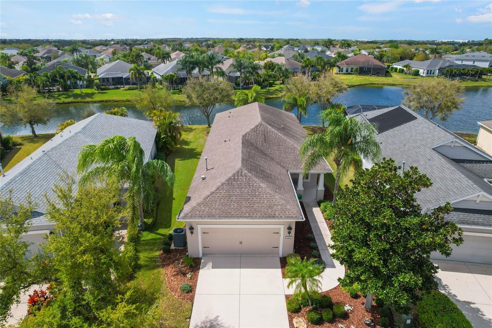 Property Photo: 12187 Longview Lake Circle FL 34211