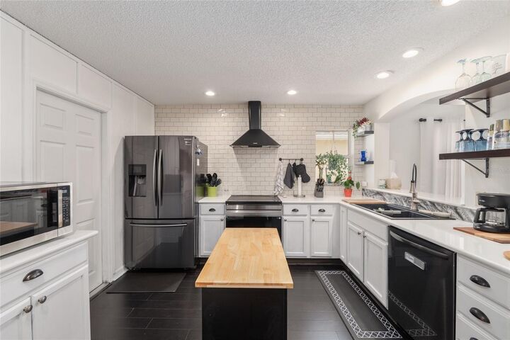 Property Photo:  1550 Lime Grove Lane  FL 32162 