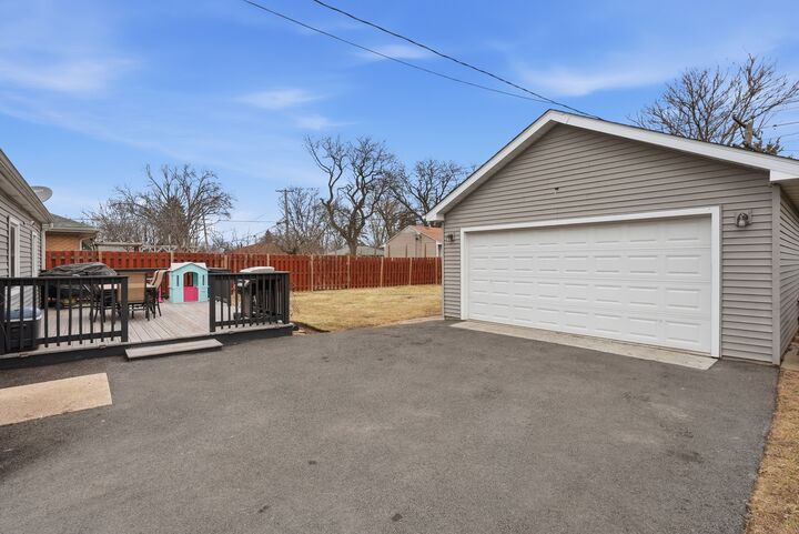 Property Photo:  916 Barthelme Avenue  IL 60435 