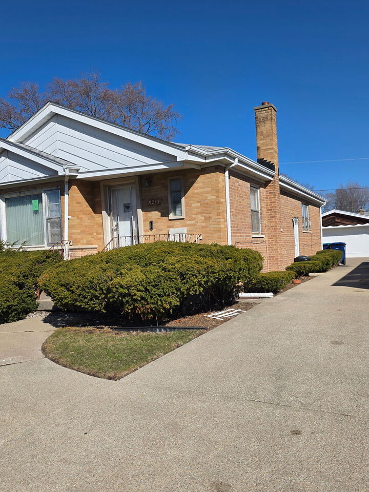 Property Photo:  9243 S Francisco Avenue  IL 60805 