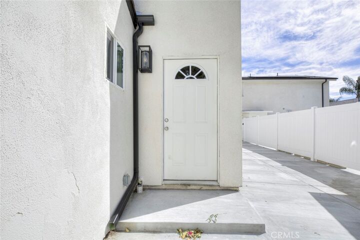 Property Photo:  15557 Wyandotte Street  CA 91406 