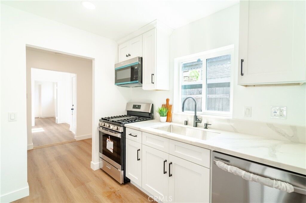 Property Photo:  13300 S Largo  CA 90222 