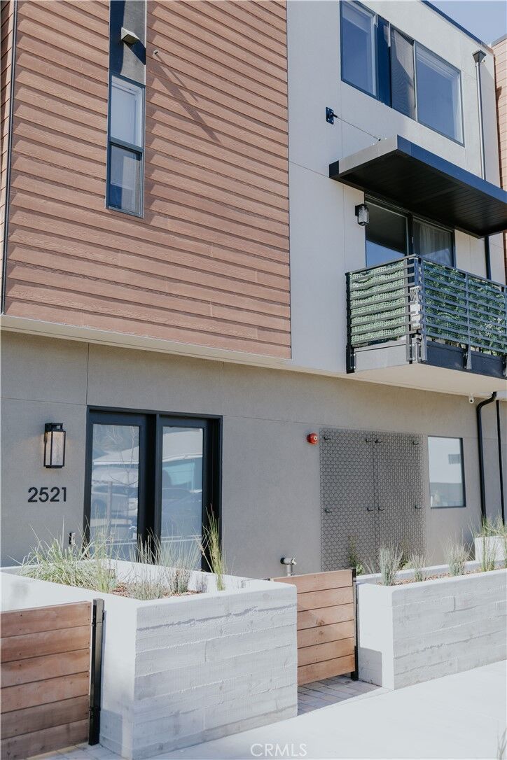 Property Photo:  2521 Victoria Avenue  CA 93401 