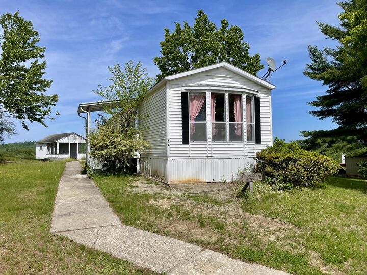 Property Photo:  87 Pleasant Hill Road  ME 04048 