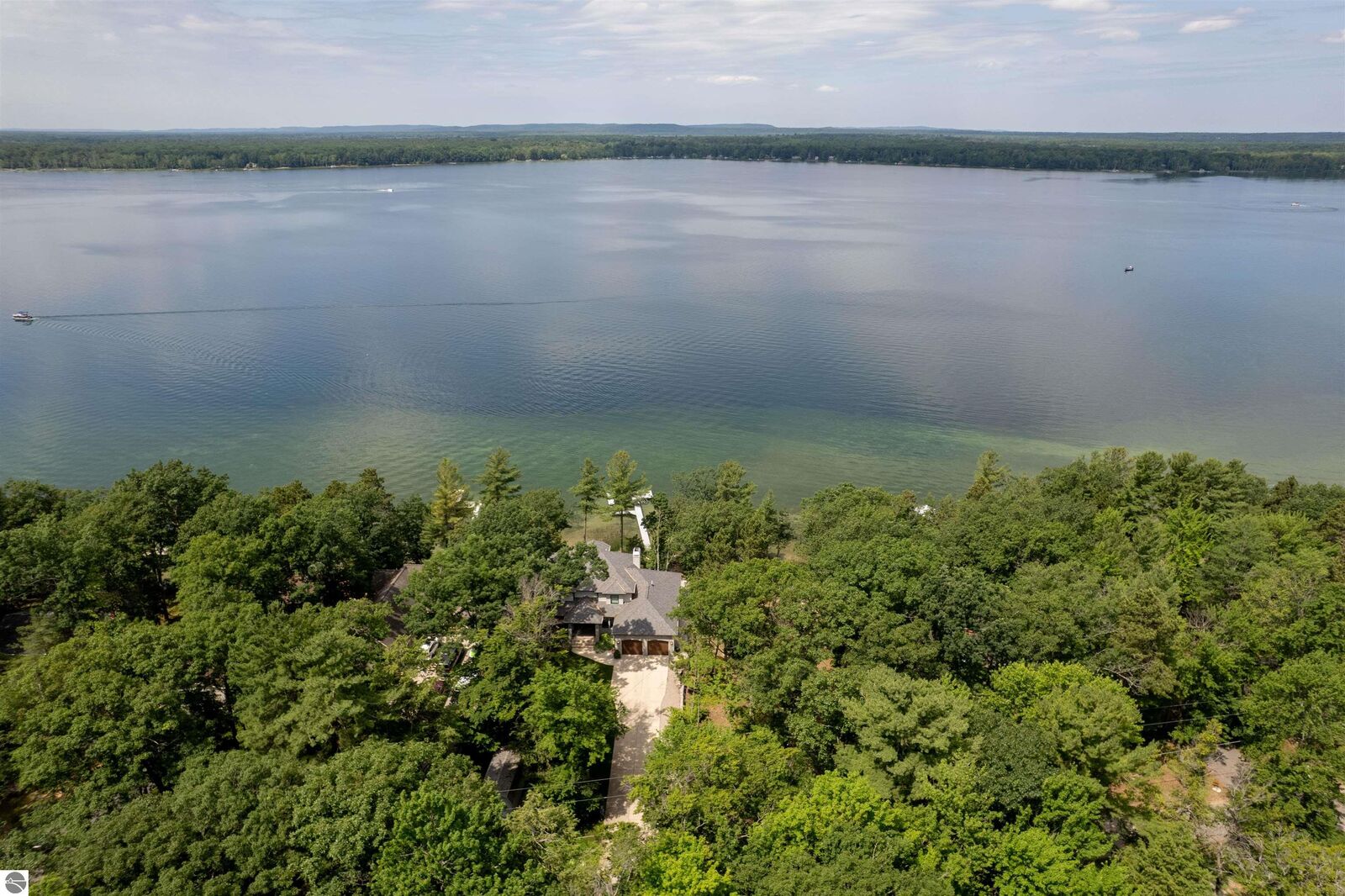 Property Photo:  5568 Lakeview Drive  MI 49643 