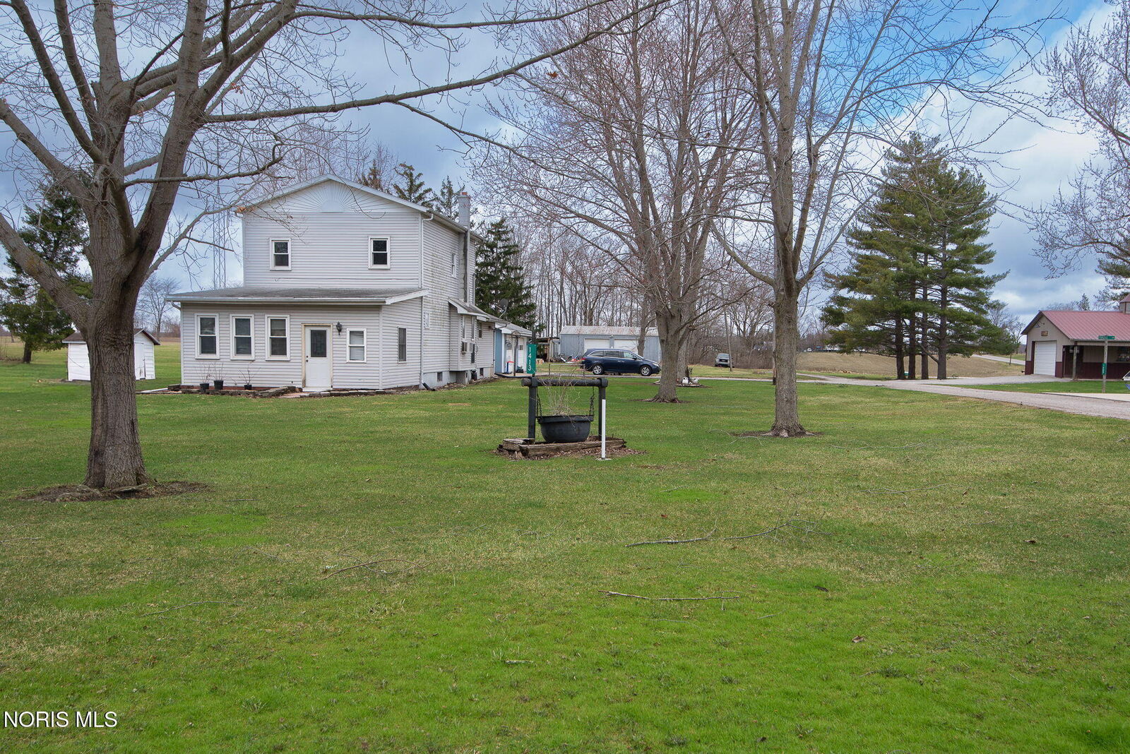 Property Photo:  1413 W Washington Street  OH 43543 