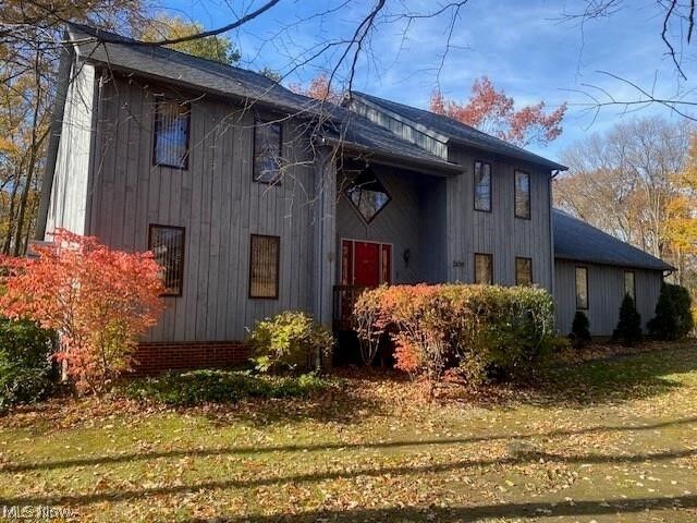 Property Photo:  200 Greentree Circle  OH 44202 