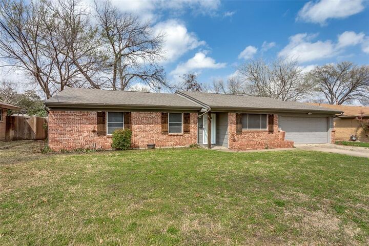 Property Photo:  5828 Wales Avenue  TX 76133 