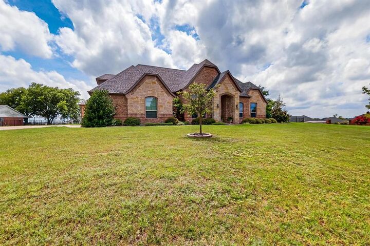 Property Photo:  19121 Shortmeadow  TX 75126 