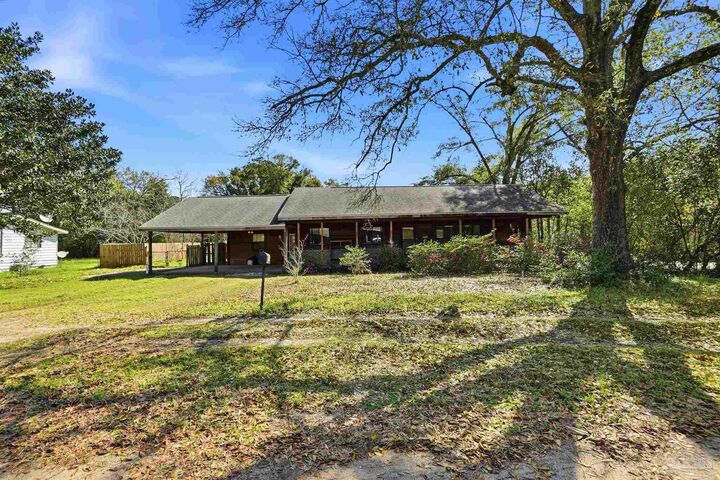 Property Photo: 6952 Burrell Ln FL 32503