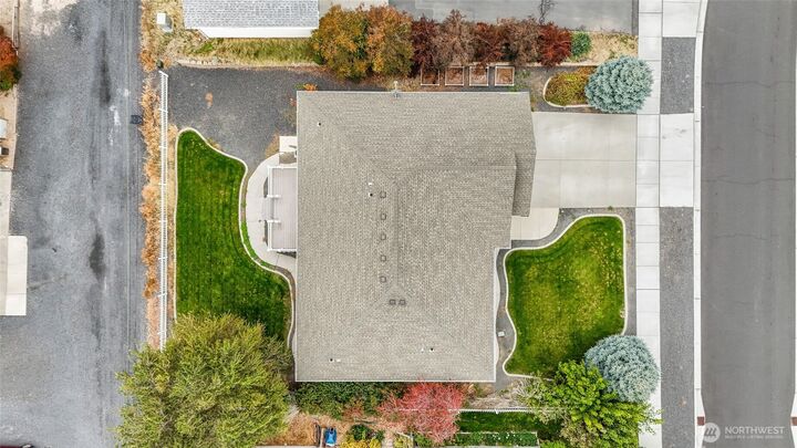 Property Photo: 26 Ginkgo Street S WA 98851