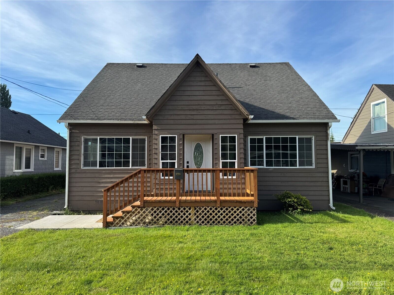 Property Photo:  2409  Cherry Street  WA 98520 