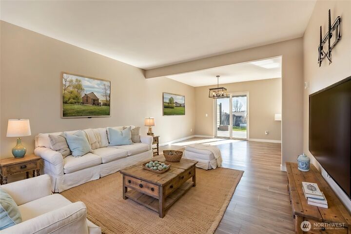 Property Photo:  510 E Countryside Avenue  WA 98926 