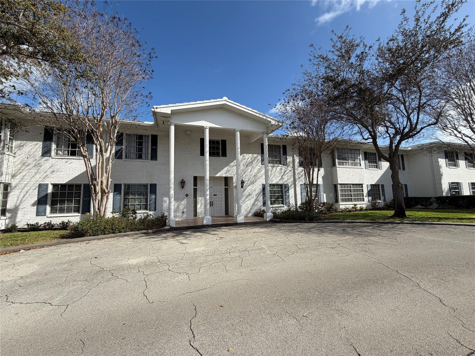 Property Photo: 2151 NE 68th Street 207 FL 33308